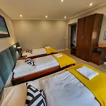 Vegas - House And Garten For Exclusive Use بيت للعطل *