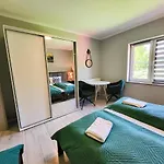 Vegas - House And Garten For Exclusive Use بيت للعطل *