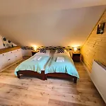 Vegas - House And Garten For Exclusive Use بيت للعطل *