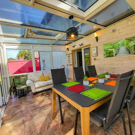 Vegas - House And Garten For Exclusive Use