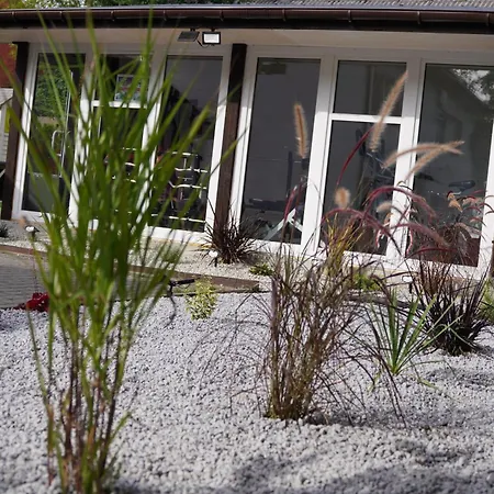 Vegas - House And Garten For Exclusive Use بيت للعطل *
